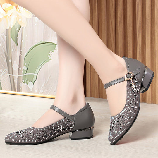 Damen Ballerinas mit filigranem Blumenmuster und verstellbarem Riemen EB