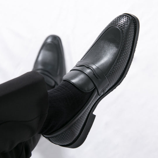 Damen Elegante Leder Slipper mit atmungsaktiver Oberflächenstruktur EB