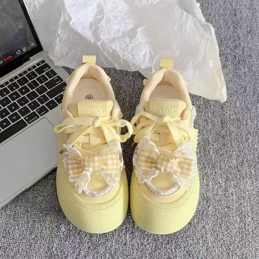 Damen Sneakers mit verspieltem Rüschendesign und hochwertigen Details EB