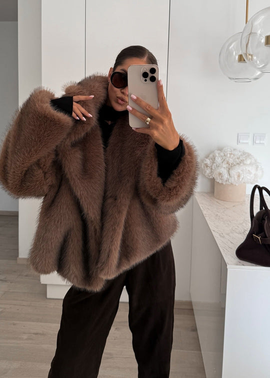EB | Eichen-Faux-Fur-Jacke
