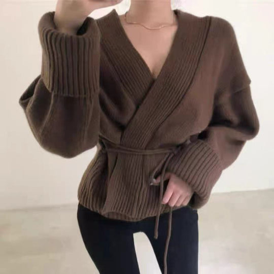 Damen Wickelstrickjacke mit strukturiertem Design und breiten Ärmeln EB