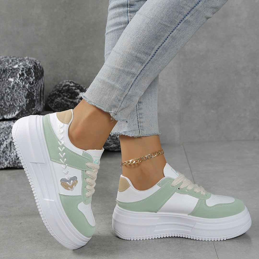 Damen Sneakers mit Komfort-Plateausohle und modischen Details EB