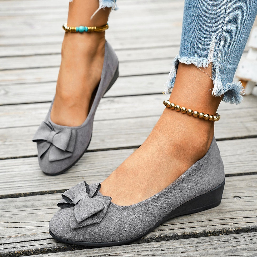 Damen  minimalistische Samt-Ballerina mit dekorativer Fußkette und ergonomischem Komfortfußbett EB