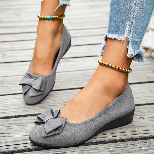 Damen  minimalistische Samt-Ballerina mit dekorativer Fußkette und ergonomischem Komfortfußbett EB