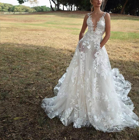 Damen Hochzeitskleid mit aufwendiger Spitze EB