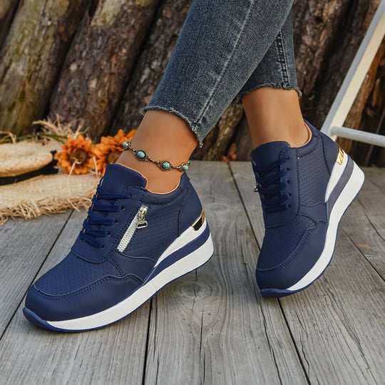 Damen Keil-Sneaker mit seitlichem Reißverschluss, perforiertem Obermaterial und ergonomischem Plateau-Fußbett EB