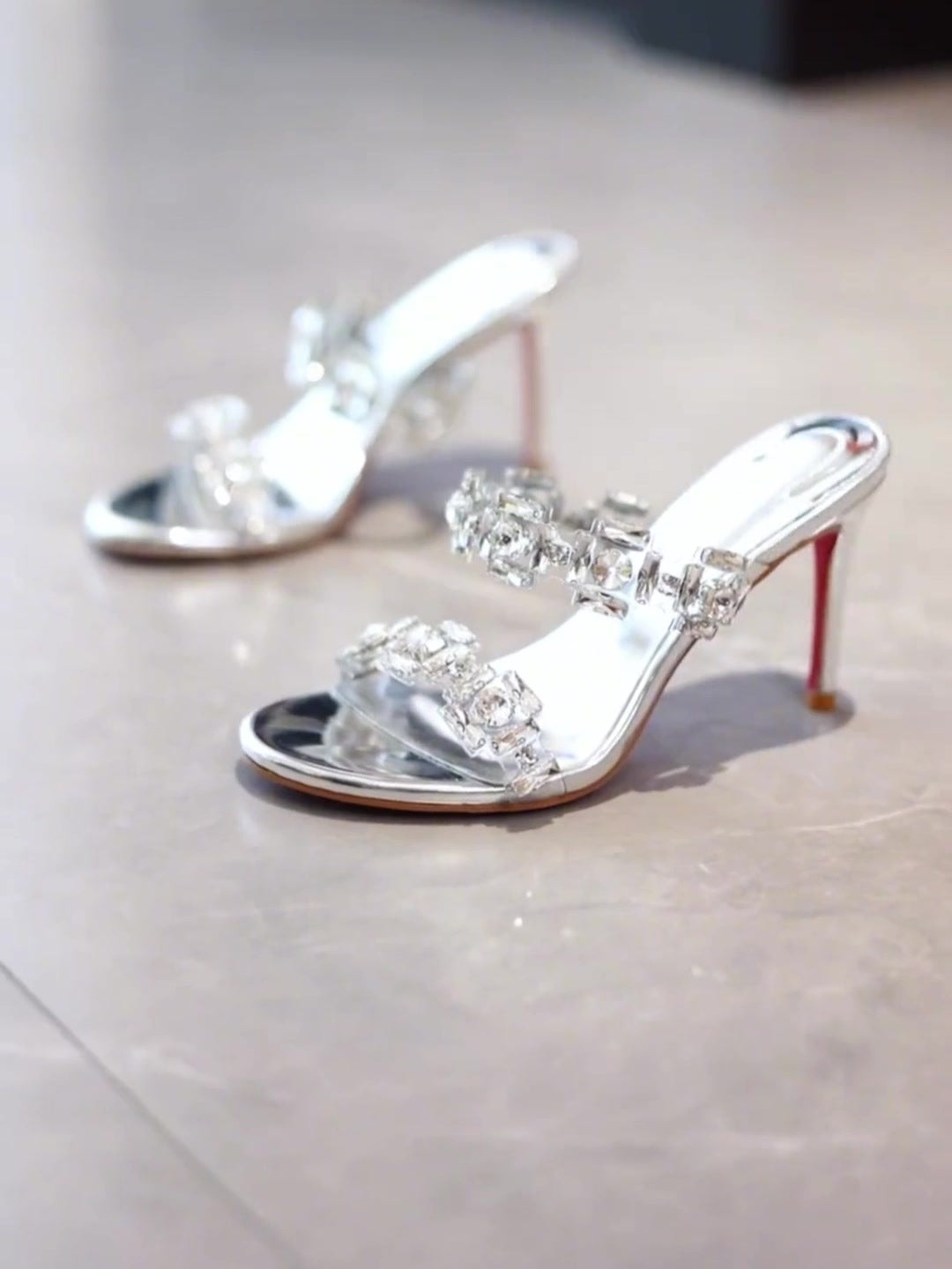 Damen Glamouröse Slingback-Pumps mit funkelnden Strass-Akzenten EB