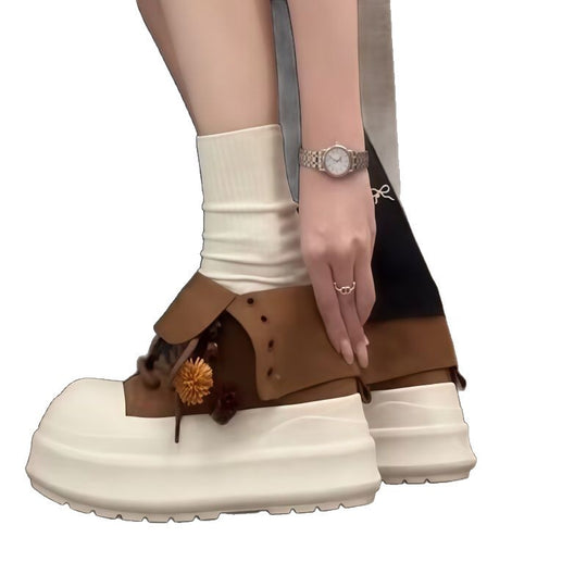 Damen Sportliche Plateau-Sneaker mit verspielten Anhängern EB