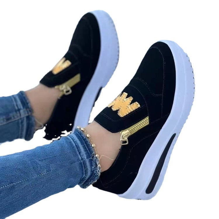 Damen  Slip-On Keilsneaker mit dekorativem Reißverschluss, gepolstertem Memory-Fußbett und profilierter Plateausohle EB