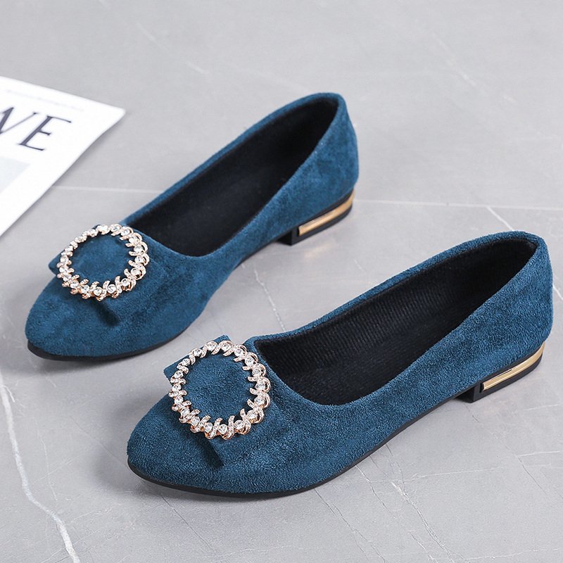 Damen nan elegante Veloursoptik-Ballerinas mit dekorativer Schmuckbrosche und kleinem Blockabsatz EB