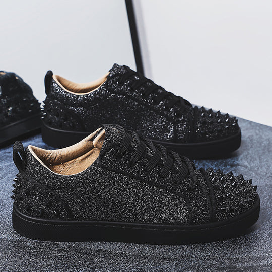 Damen glitzernder Low-Top Sneaker mit spitzem Nietenbesatz und gepolstertem Lederfutter EB