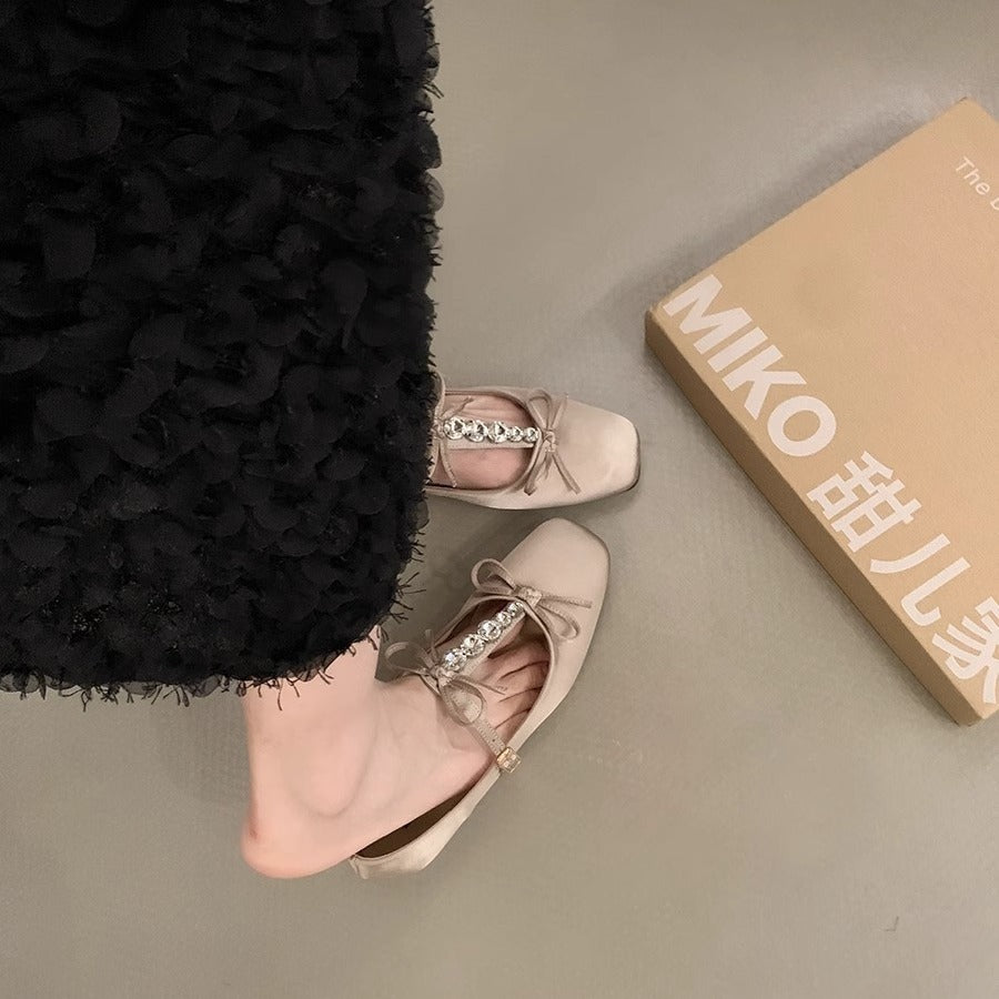Damen elegante Ballerinas mit modischem Schleifenakzent und funkelnden Verzierungen EB