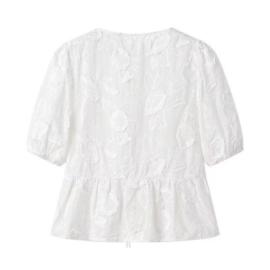Damen Bluse mit floralem Stickmuster und romantischen Rüschendetails EB