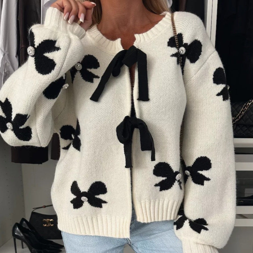 Damen Strickjacke mit dekorativen Schleifen und glänzenden Akzenten EB