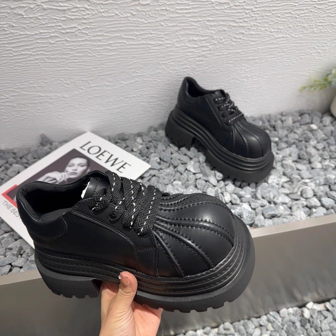 Damen Chunky Sneaker mit robustem Profil und stylischer Nahtdetails EB