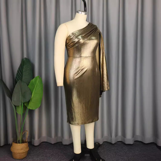 Damen Elegantes Ein-Schulter Kleid mit glänzender Stoffstruktur EB
