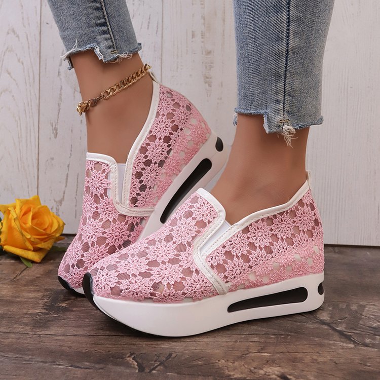 Damen Slip-On Sneakers mit romantischem Spitzen-Design und bequemer Sohle EB