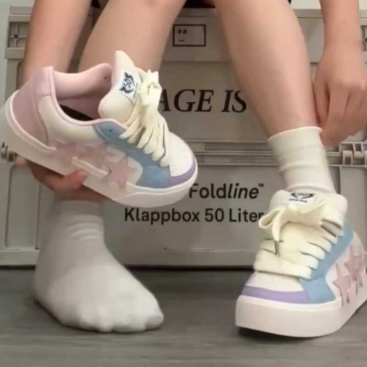 Damen Sportliche Sneaker mit kreativen Applikationen und dicker Sohle EB