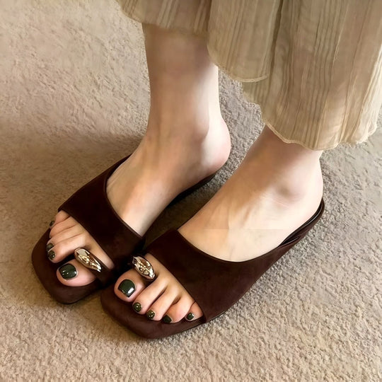 Damen Elegante Mules mit luxuriösem Schnallen-Detail EB