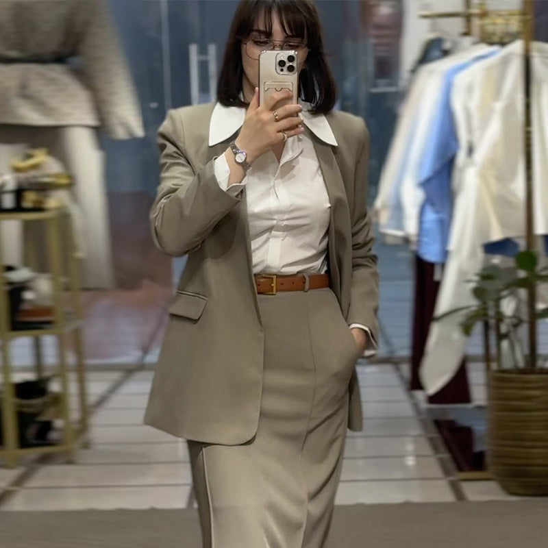 Damen eleganter Business-Anzug mit tailliertem Blazer und figurbetonter Skirt EB