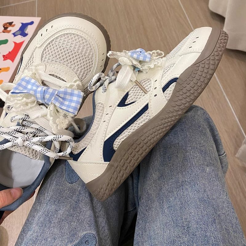 Damen Sneakers mit verspielt floralem Design und innovativer Schnürung EB