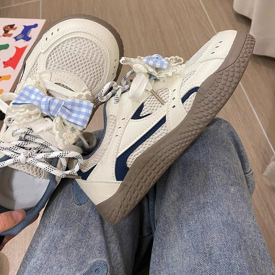 Damen Sneakers mit verspielt floralem Design und innovativer Schnürung EB