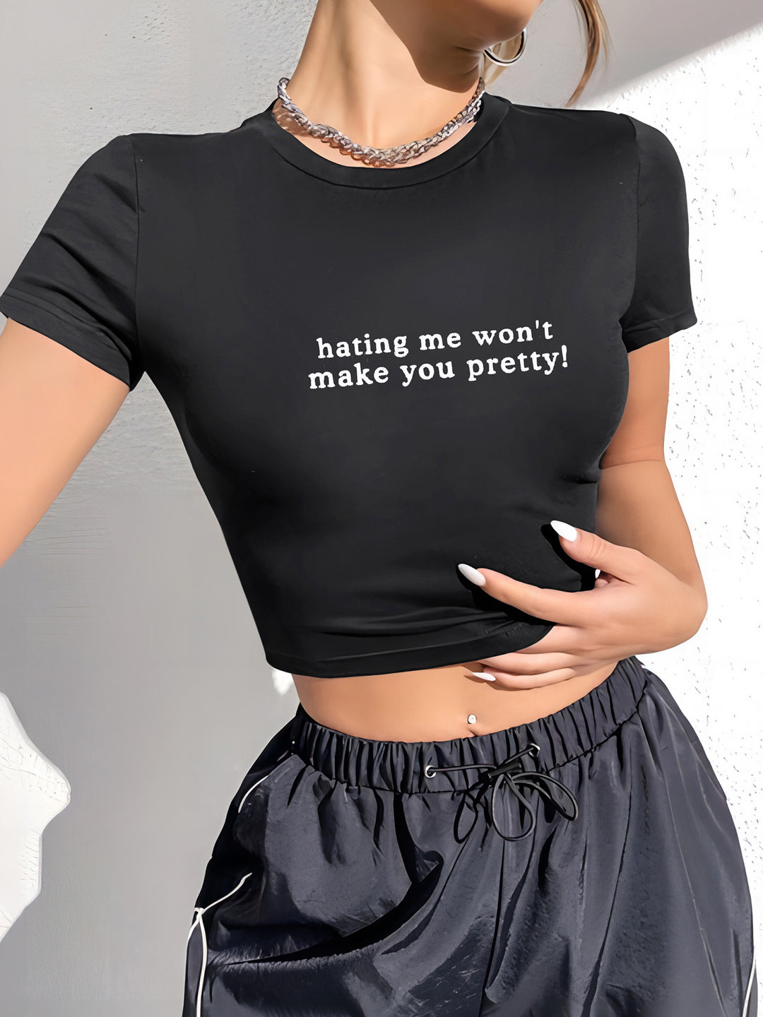 Damen Crop-T-Shirt mit modernem Grafiken-Aufdruck EB
