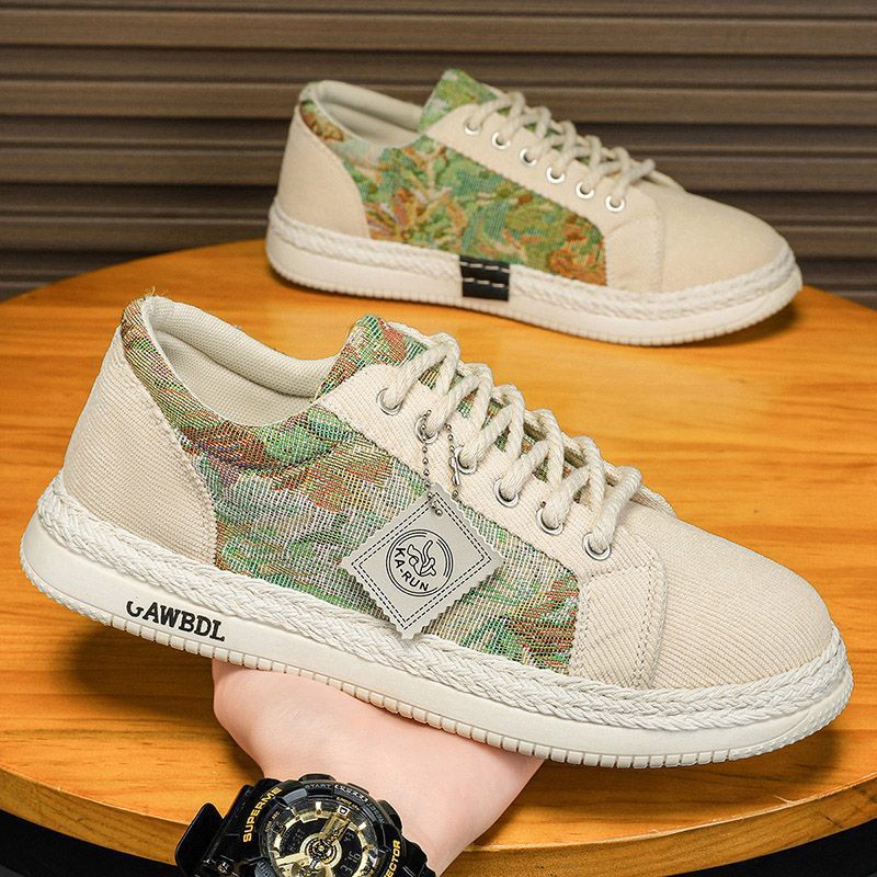 Damen Freizeit Sneakers mit modernem Design und Kunststoff-Obermaterial EB