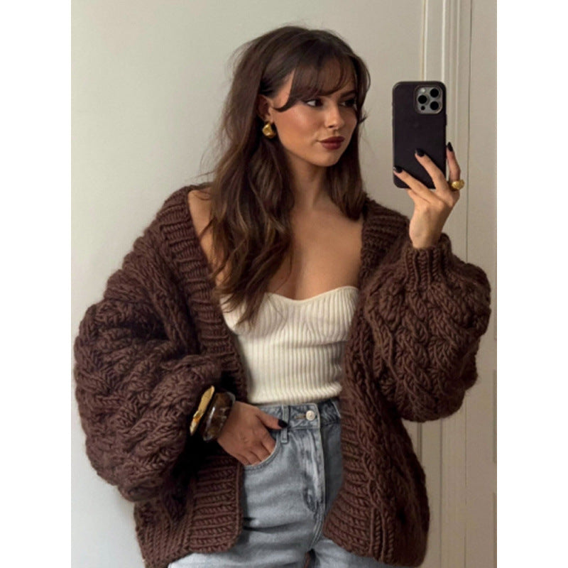 Damen Grobstrickjacke mit oversized Schnitt und eleganten Flechtmustern EB