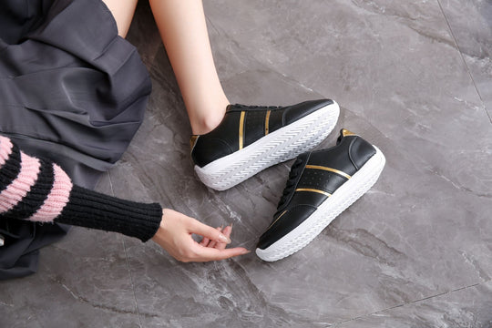 Damen Sportliche Sneakers mit glamouriösen Akzenten EB
