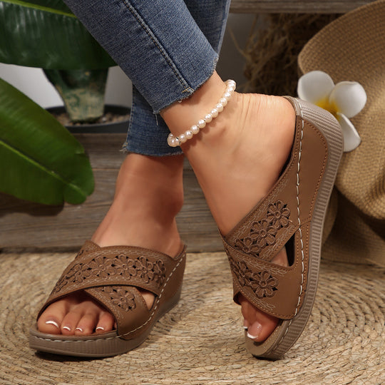 Damen Komfortable Plattformsandalen mit floralem Design EB