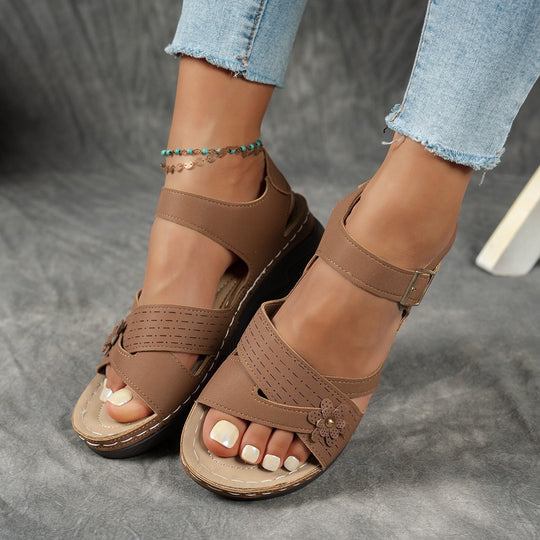 Damen Komfortable Sandalen mit eleganten Blumen-Applikationen EB