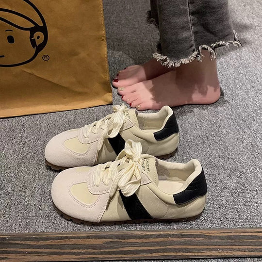 Damen Modische Sneaker mit strukturiertem Obermaterial und rutschfester Sohle EB