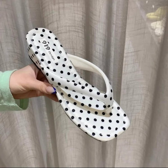 Damen komfortable Pantolette mit modischem Punktdesign EB