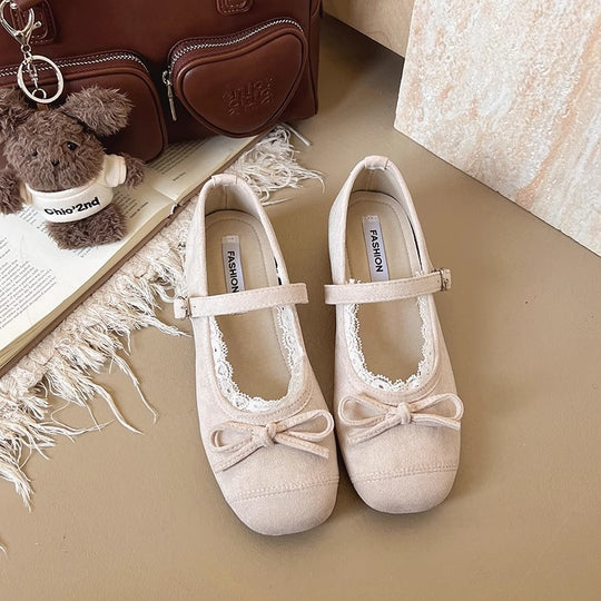 Damen Ballerinas mit verstellbarem Riemen und zarten Spitzendetails EB