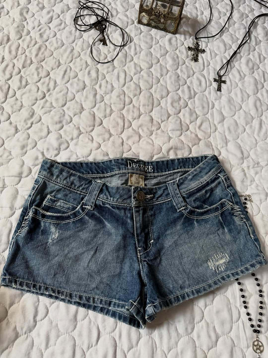 Damen Denim-Shorts mit distressed Details EB