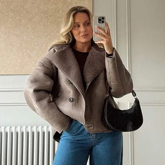 Damen modische Kunstfelljacke mit oversized Schnitt und breitem Kragen EB