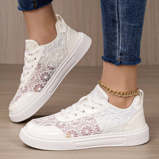 Damen Sneakers mit filigraner Spitzenoptik und dämpfender Sohle EB