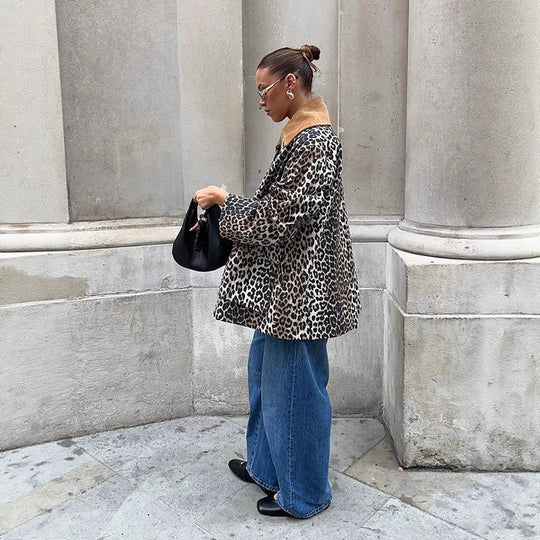 Damen modische Leopardenjacke mit funktionalen Taschen und umschlagbarem Kragen EB