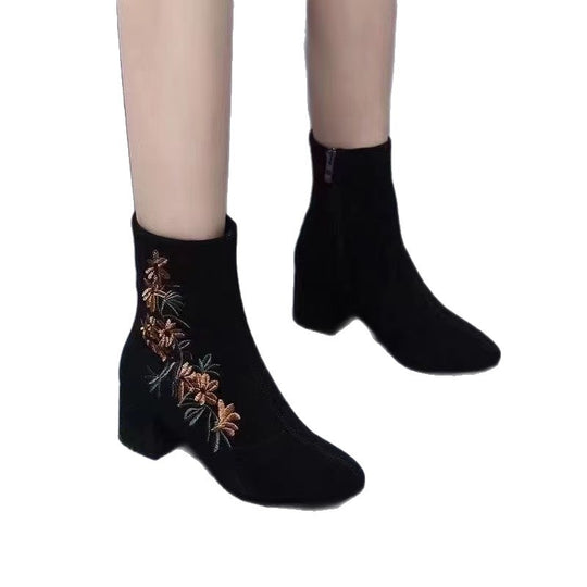 Damen Elegante Stiefeletten mit floraler Stickerei und modischem Blockabsatz EB