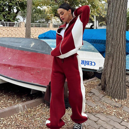 Damen athletisches Zweiteiler-Set aus strukturiertem Sweatstoff mit gekürzter Reißverschlussjacke und hochgeschnittener Jogginghose mit weitem Beinverlauf Eichborn Berlin