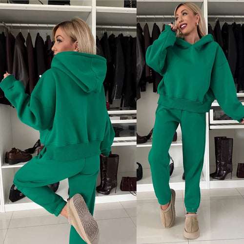 Damen Lässiges Sweatoutfit mit oversized Hoodie und bequemen Jogginghose EB