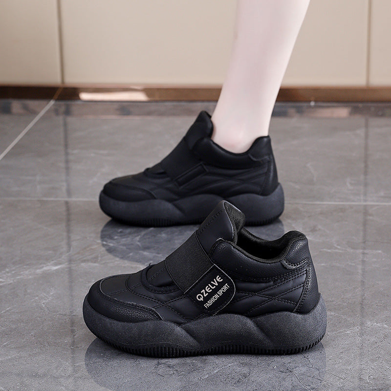 Damen Sportliche Sneaker mit elastischem Verschluss und modernem Profil EB