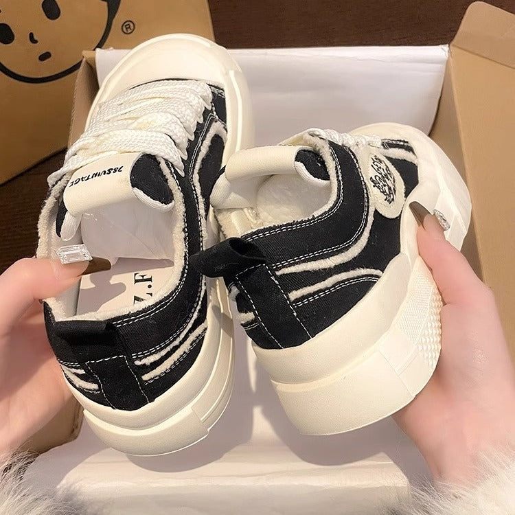 Damen Exklusive Trend-Sneaker mit weichem Obermaterial und besonders dämpfender Sohle EB