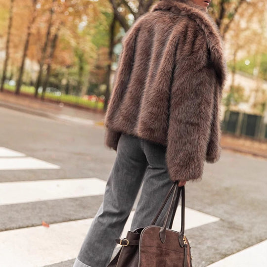 Damen Luxuriöse Kunstfelljacke mit voluminösen Ärmeln und breitem Revers EB