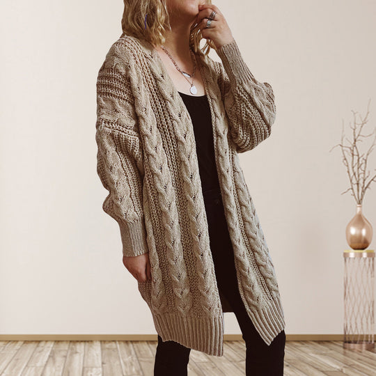 Damen Grobstrickjacke mit voluminösen Ärmeln und strukturiertem Design EB