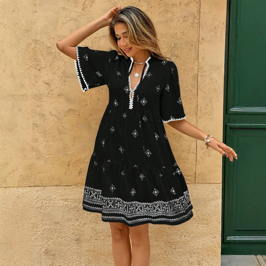 Damen Kurzarm Kleid mit verspieltem Schnitt und Spitze EB