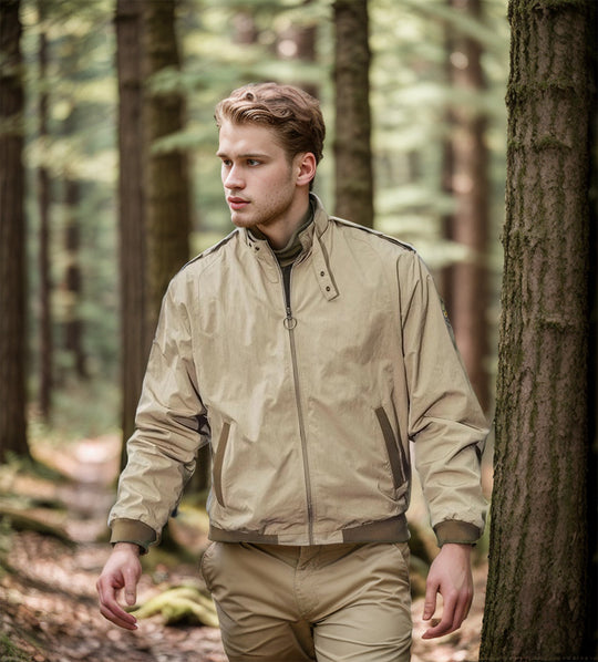 Herren leichte Übergangsjacke mit hohem Kragen und praktischen Eingrifftaschen EB