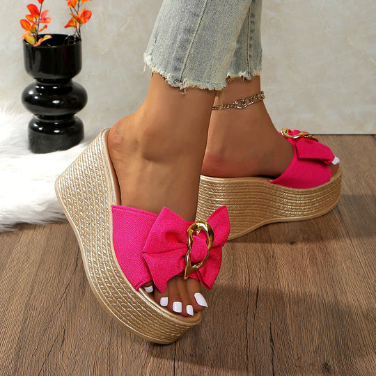 Damen Wedge-Sandel mit modischem Schleifen-Design und eleganter Kettenapplikation EB