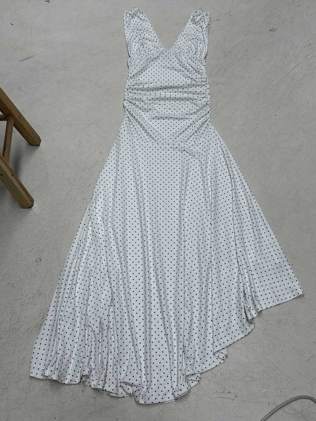 Damen Maxikleid mit asymmetrischem Saum und tiefem V-Ausschnitt EB